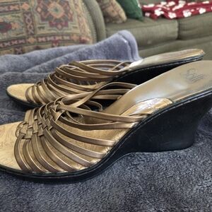 Sofft Women's Gold Woven Sandals